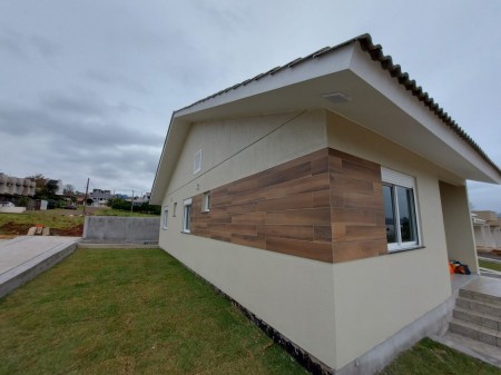 Casa 3 dormitórios c/ suíte e AMPLO PÁTIO - ESQUINA Bairro Conventos - Lajeado - RS